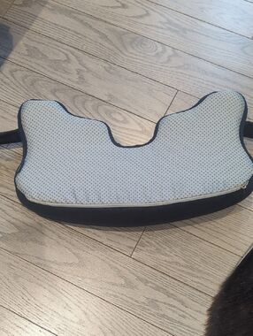 Contour Memory Foam Tail Bone Support Pillow - Like New